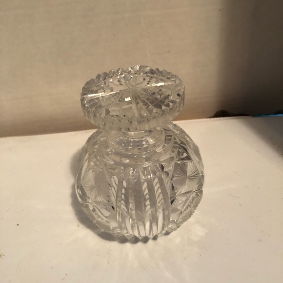 Elegant vintage crystal Perfume Bottle. Stunning little perfume bottle- like new - Picture 2 of 8